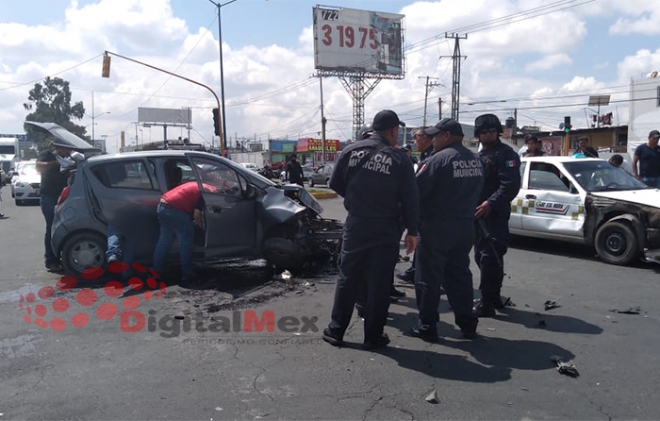 Patrulla Se Pasa Alto Y Se Impacta Con Dos Autos En Zinacantepec