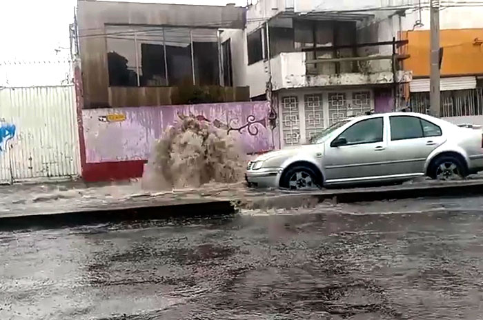 aguacero inunda av de los maestros toluca