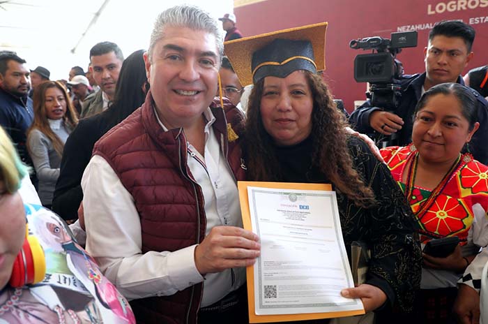 mujer graduada