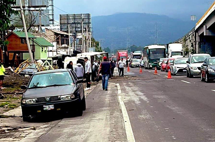 trailer sin frenos carretera mexico toluca choca restaurante