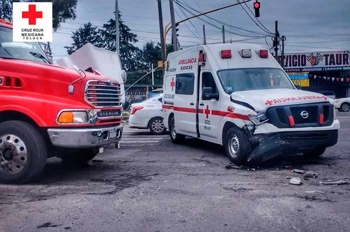 trailer choca ambulancia cruz roja oluca