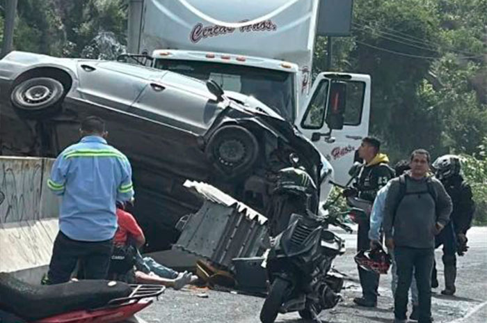 trailer auto accidente