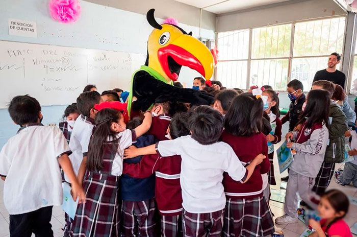 pepe entrega simbolica cuadernillos