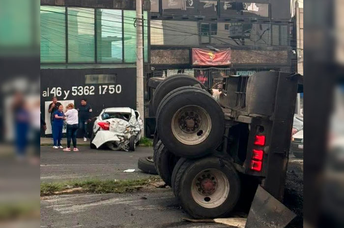 volcadura trailer tlalnepantla