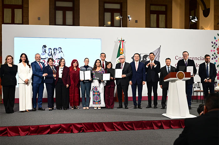 delfina mañanera firma