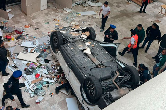 auto cae tercer piso cdmx