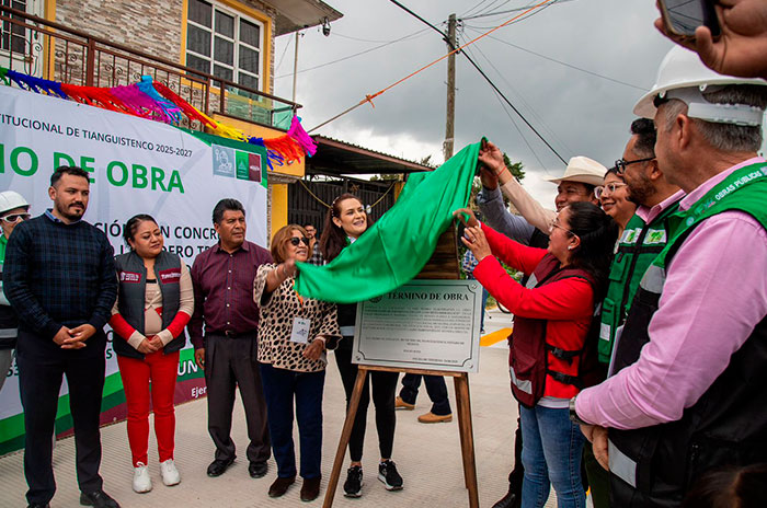Erika Olea obra pavimentacion Santiago Tianguistenco