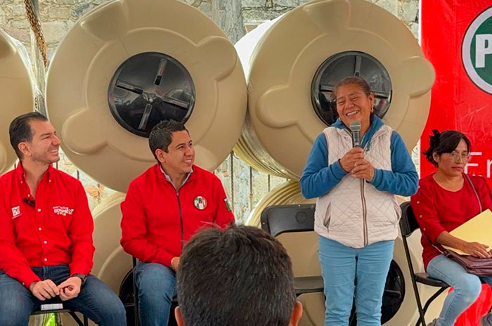 elias entrega apoyos pri
