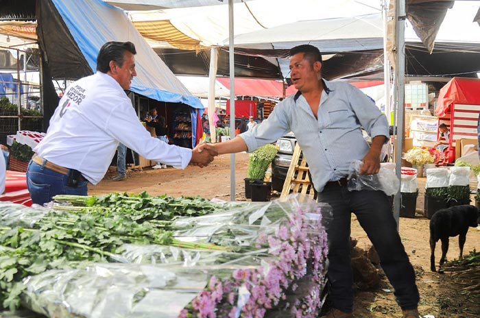 Floricultores-reconocen-visión-de-Tito-Maya-y-se-suman-a-su-proyecto-2.jpg