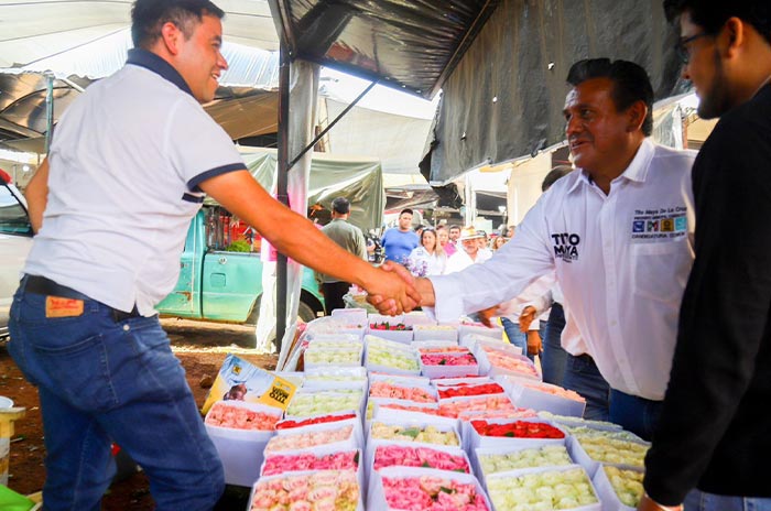 Floricultores-reconocen-visión-de-Tito-Maya-y-se-suman-a-su-proyecto-3.jpg