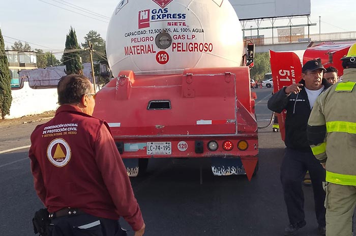 Precaución_Vuelca_pipa_con_gas_en_la_México-Pachuca.jpg