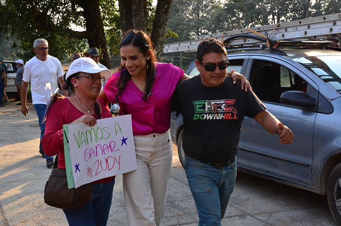 Promete_Zudy_Rodríguez_becas_y_programas_de_salud_gratuitos_en_ValleDeBravo_2.jpg