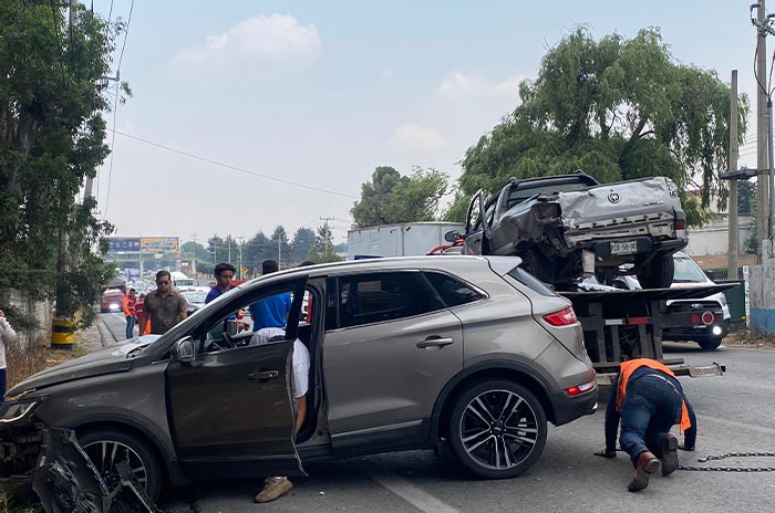 Tráfico-en-Metepec-por-fuerte-choque-hay-al-menos-un-herido-3.jpg