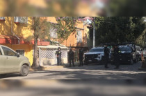 La zona fue acordonada por policías municipales mientras se daba aviso a personal de la Fiscalía General de Justicia del Estado de México (FGJEM).