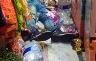 Asesinan a balazos a dos hombres en tienda, en Tultepec; una mujer, herida