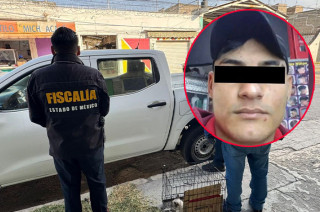 Agentes de la Policía de Investigación y personal municipal acudieron al mercado sobre avenida Tulpetlac para recabar testimonios.