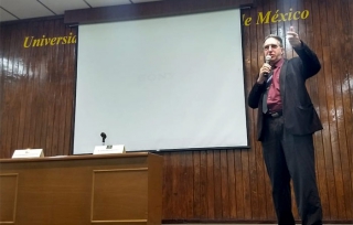 Pérdida de audición por uso de audífonos: UAEMex