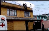 Paramédicos de la Cruz Roja evitan suicidio de una mujer en Metepec