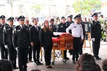 Video: Rinden homenaje póstumo a policía caído en San Mateo Atenco