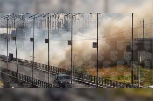 La alerta fue emitida a través del número de emergencias 911, lo que permitió la pronta intervención de personal de Bomberos, quienes trabajaron para sofocar las llamas.