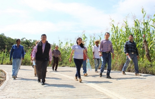 Anthony Domínguez mejora carreteras en Tejupilco