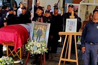 Familiares, compañeros y autoridades rindieron homenaje a los tres oficiales abatidos en la carretera Tenancingo-Chalma