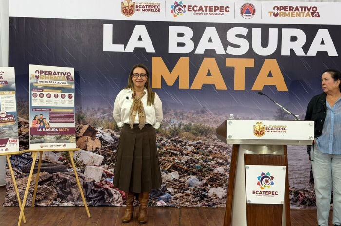 Azucena Cisneros Coss, presidenta municipal de Ecatepec, informó sobre las acciones de limpieza y desazolve implementadas para reducir los riesgos de encharcamientos durante las lluvias.