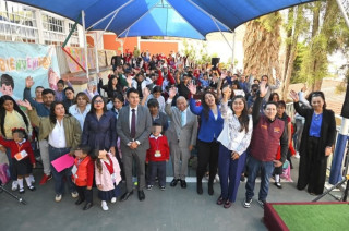 Raciel Pérez Cruz durante la entrega del nuevo centro de cómputo en el kínder Juan Dewey