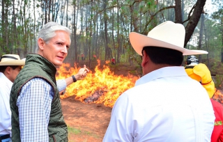 Alfredo del Mazo reconoce a "Chamusquines" de Probosque