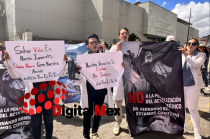 Manifestantes se concentran en los juzgados del Penal de Santiaguito para exigir un juicio imparcial y respaldar al cirujano detenid