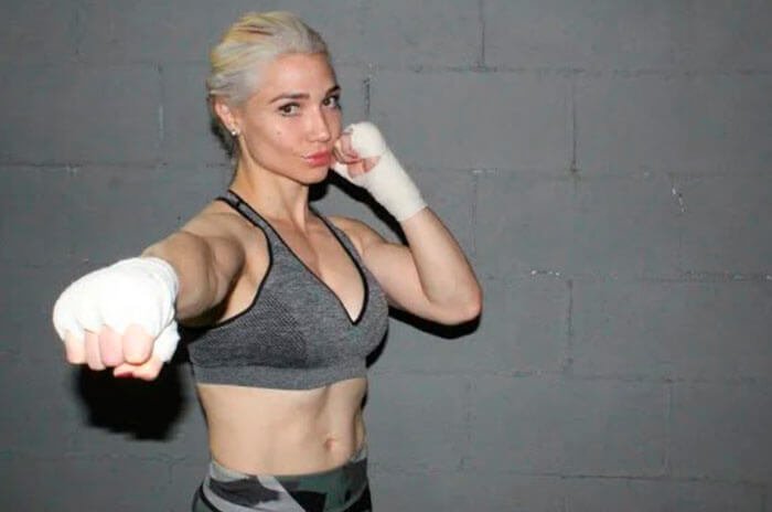 Dulce María García Rivas alcanzó reconocimiento como Sexy Star en la lucha libre y posteriormente incursionó profesionalmente en el boxeo y las artes marciales mixtas.
