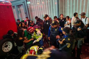 Bomberos, paramédicos y personal de Protección Civil realizaron maniobras de reanimación; sin embargo, las tres personas fallecieron por asfixia.