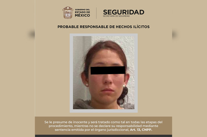 La detenida, junto con la posible droga, fue presentada ante la Agencia del Ministerio Público.