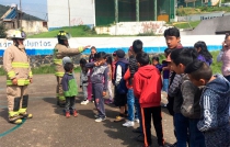 Bomberos de Huixquilucan orientan a niños sobre incendios