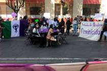 Por dos horas pararon frente a la Secretaría de la Mujer