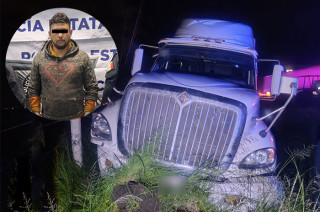 El vehículo, que transportaba electrodomésticos valuados en más de dos millones 200 mil pesos, fue localizado tras una persecución.