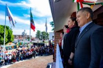 David Sánchez Isidoro encabezó el desfile por la Independencia de México en Coacalco.