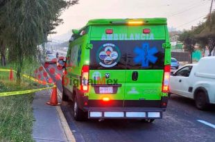 El cuerpo quedó en el camellón y posteriormente fue cubierto con una sábana.