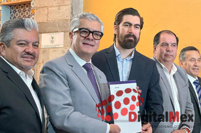 Jorge Luis Pedraza Navarrete, vicepresidente de la Canaco, presentó las estimaciones de la derrama económica por la temporada decembrina en el Estado de México.