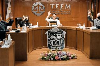 En caso de que al Presidente Municipal propietario le sea dictada una sentencia absolutoria y recobre su libertad, podrá acceder al cargo.