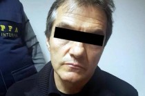 La detención fue llevada a cabo por autoridades migratorias debido a una ficha de localización emitida por Interpol.