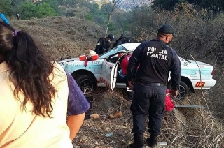 Se registra volcadura en la carretera del Arco en #ValleDeBravo