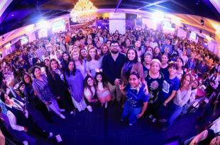 Isaac Montoya durante la firma del Manifiesto Naucalpense por mujeres morenistas en Naucalpan