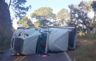 #Accidente bloquea carretera de #Temascaltepec