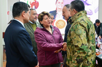 Gobernadora Delfina Gómez recibe al Vicealmirante Daniel Escobedo en Mesa de Paz; refuerza trabajo interinstitucional con la Marina.