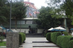 La Facultad de Economía de la UAEMéx fue tomada de manera pacífica por integrantes de la Asamblea Estudiantil.