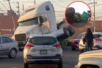 Se tuvieron que realizar maniobras con una grúa para poder retirar el tráiler