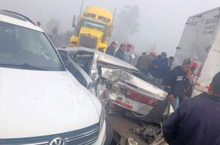 El accidente ocurrió a la altura de la localidad de Cieneguillas, en el municipio de Almoloya de Juárez, donde varios vehículos, entre ellos unidades de carga, quedaron involucrados.