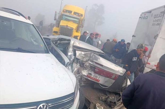 El accidente ocurrió a la altura de la localidad de Cieneguillas, en el municipio de Almoloya de Juárez, donde varios vehículos, entre ellos unidades de carga, quedaron involucrados.