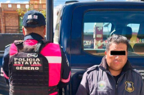 Policías atendieron un caso de violencia contra la mujer y, tras el señalamiento directo de la víctima, detuvieron al presunto agresor en el domicilio.